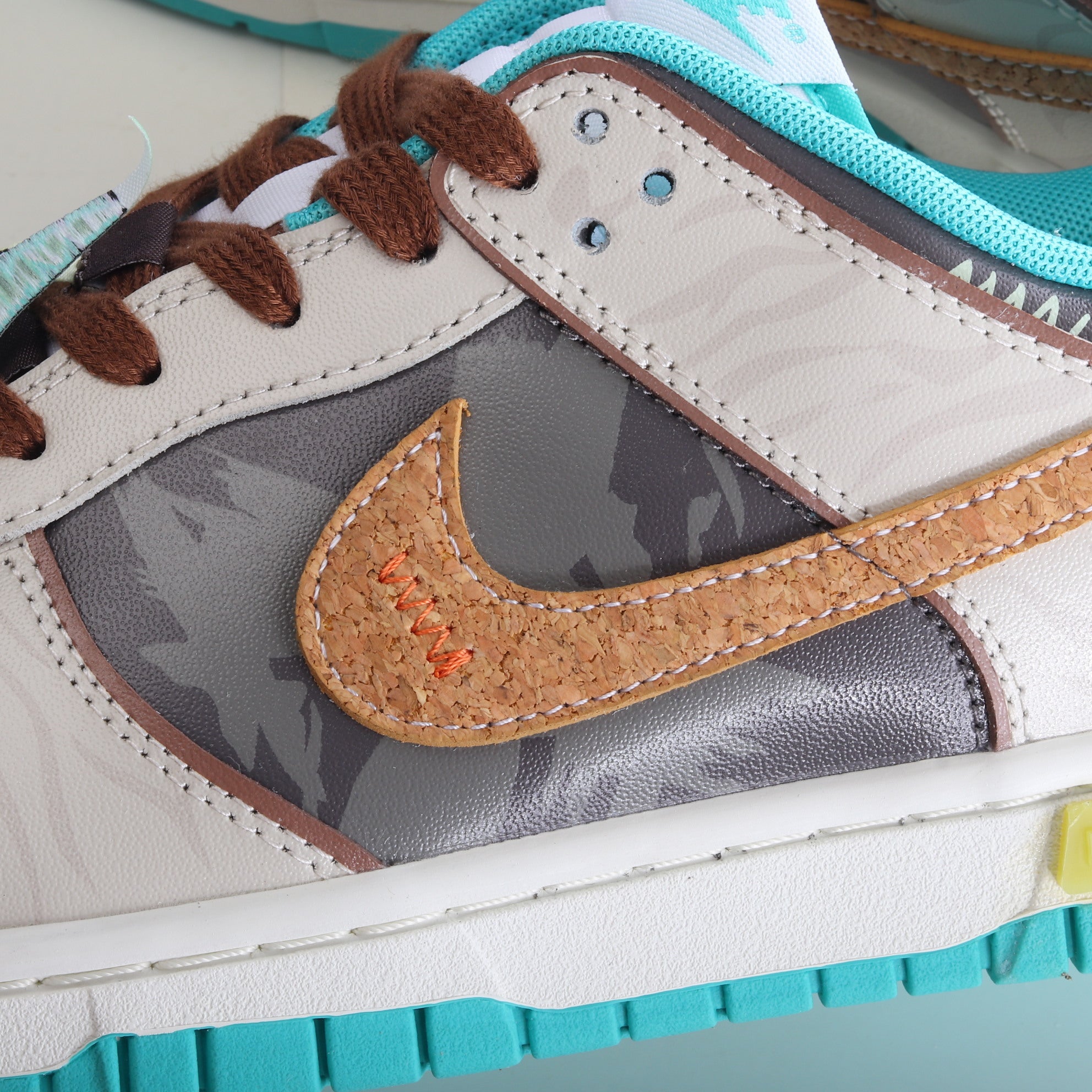 SB Dunk Low - Touch Down